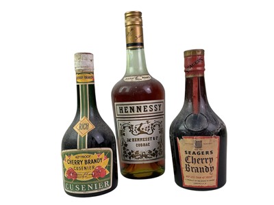Lot 103 - VINTAGE HENNESSY 3 STAR COGNAC