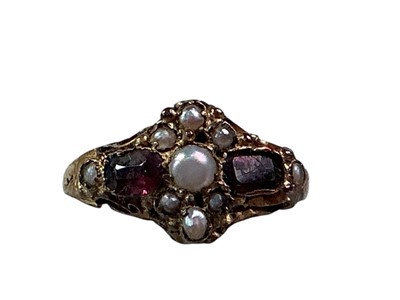 Lot 108 - VICTORIAN GOLD DRESS RING