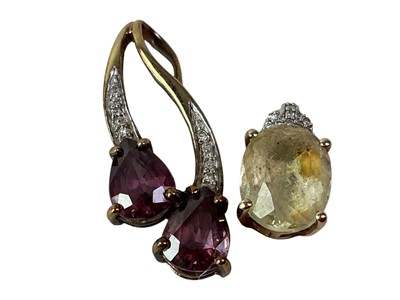 Lot 214 - GOLD LOCKET