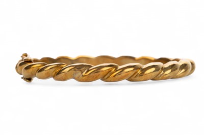 Lot 749 - TWIST BANGLE
