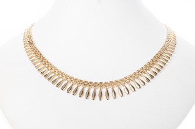 Lot 761 - GOLD FRINGE NECKLACE
