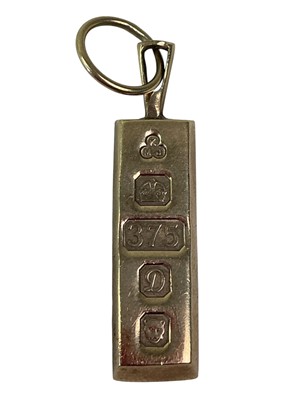 Lot 300 - GOLD INGOT PENDANT