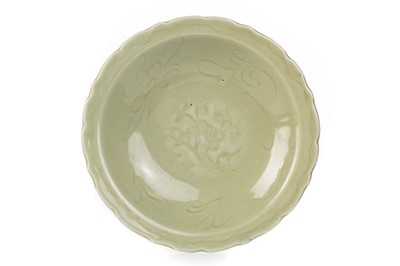 Lot 1383 - CHINESE LONGQUAN DISH