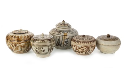 Lot 1386 - GROUP OF THAI SAWANKHALOK POTTERY