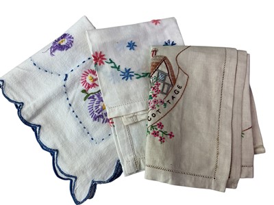 Lot 343 - GROUP OF NAPERY