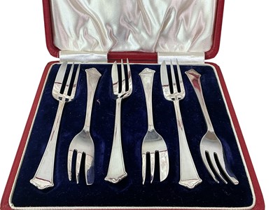Lot 397 - SET OF SIX SILVER PASTRY FORKS