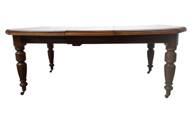 Lot 462 - OAK TELESCOPIC DINING TABLE AND CHAIRS