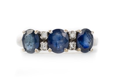 Lot 774 - SAPPHIRE AND DIAMOND RING