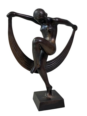 Lot 425 - ART DECO STYLE BRONZE FIGURE