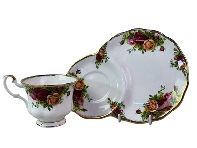 Lot 689 - ROYAL ALBERT PART TEA SERVICE