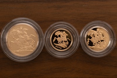Lot 13 - ELIZABETH II GOLD PROOF SOVEREIGN THREE-COIN SET