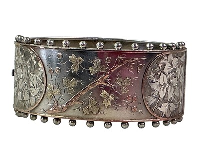 Lot 551 - COLLECTION OF COSTUME JEWELLERY