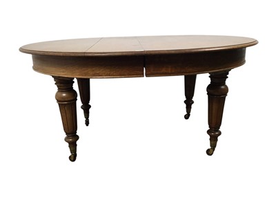 Lot 646 - VICTORIAN OAK DINING TABLE