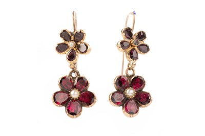Lot 795 - PAIR OF GARNET AND PEARL EARRINGS