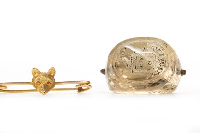 Lot 799 - FOX BROOCH AND ARMORIAL CITRINE SEAL