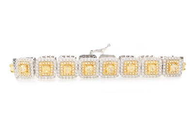 Lot 412 - FANCY DIAMOND BRACELET
