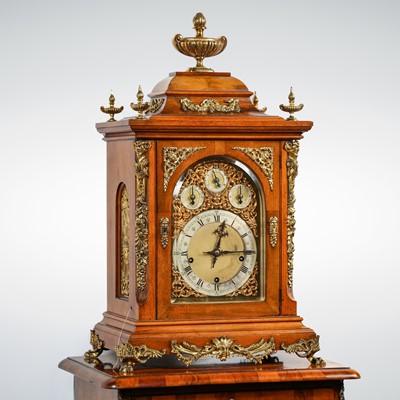 Lot 1028 - 19TH CENTURY GERMAN WALNUT BRACKET CLOCK
