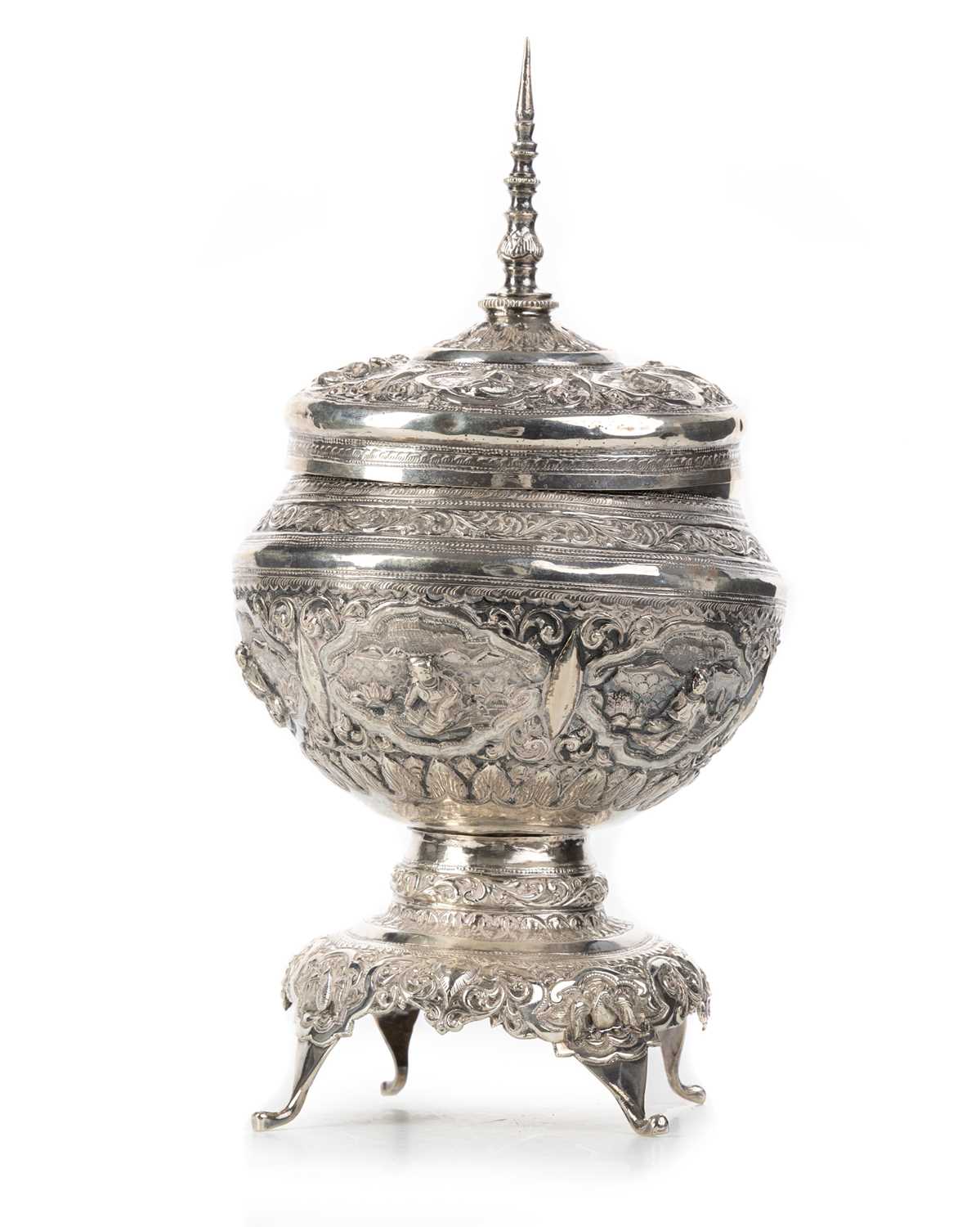 Lot 1424 - BURMESE LIDDED BOWL