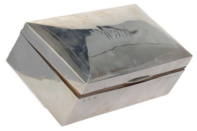 Lot 999 - EDWARDIAN SILVER CIGARETTE CASKET