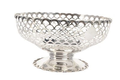 Lot 1012 - ELIZABETH II SILVER FRUIT BOWL