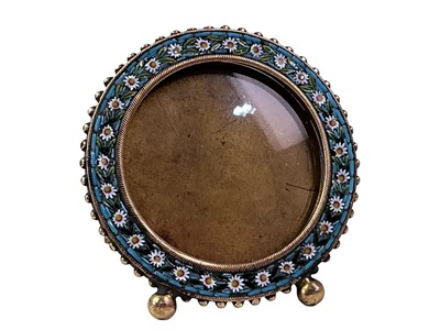 Lot 292 - SMALL VICTORIAN CIRCULAR GILTMETAL PHOTOGRAPH FRAME
