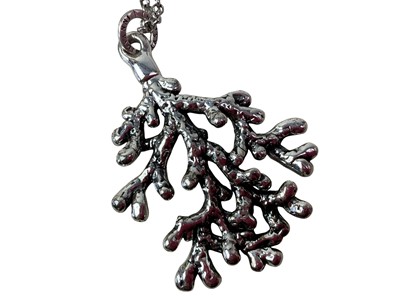 Lot 4 - SILVER AND MOTHER OF PEARL PENDANT