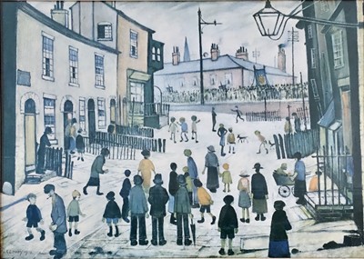 Lot 464 - MODERN WALL MIRROR IN A STAINED WOOD FRAME