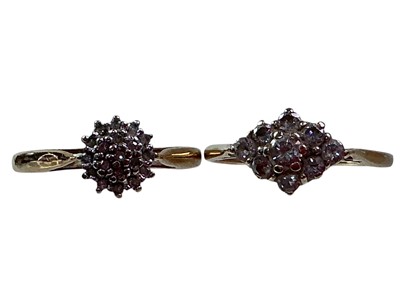 Lot 522 - TWO GOLD CLUSTER RINGS