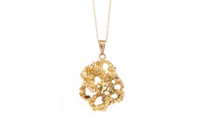 Lot 431 - GOLD PENDANT ON CHAIN