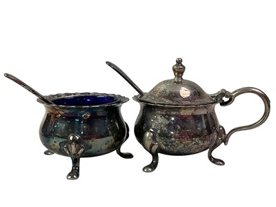 Lot 32 - SILVER MOUNTED CUT GLASS PERFUME BOTTLE