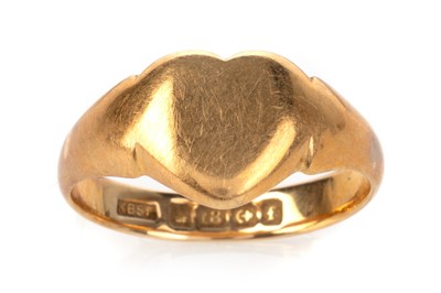 Lot 472 - GOLD LOVE HEART RING