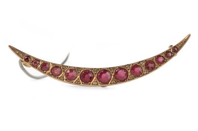 Lot 476 - EDWARDIAN RUBY SET GOLD CRESCENT BROOCH