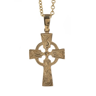 Lot 478 - GOLD CROSS PENDANT ON CHAIN