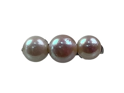 Lot 406 - PEARL AND WHITE GOLD DRESS RING