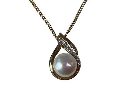 Lot 422 - PEARL AND DIAMOND PENDANT ON CHAIN