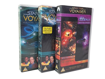 Lot 434 - STAR TREK VOYAGER VIDEO SET