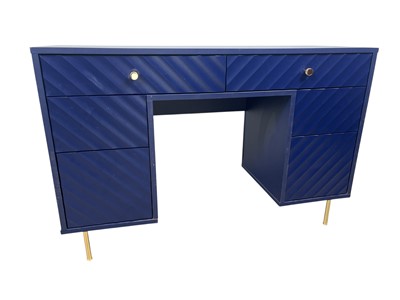 Lot 499 - MODERN DESK