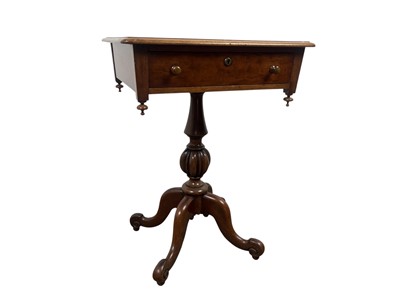 Lot 1337 - GEORGE V OAK CENTRE TABLE