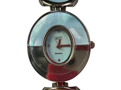 Lot 674 - GROUP OF COSTUME JEWELLERY