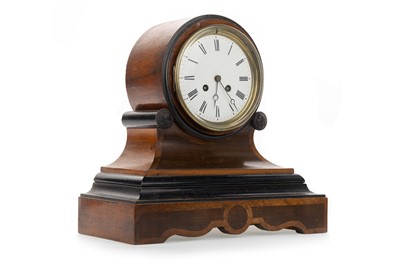Lot 1040 - OAK AND EBONISED MANTEL CLOCK