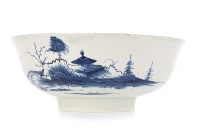 Lot 1372 - WORCESTER PORCELAIN BLUE AND WHITE BOWL