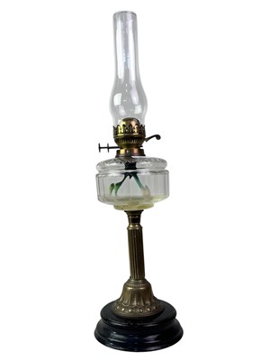 Lot 833 - VICTORIAN OIL LAMP