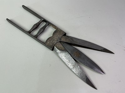 Lot 25 - INDIAN KATAR DAGGER
