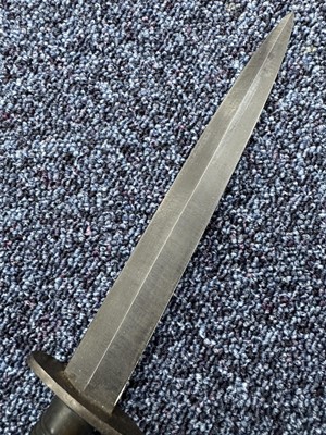 Lot 26 - FAIRBAIRN-SYKES COMMANDO FIGHTING KNIFE