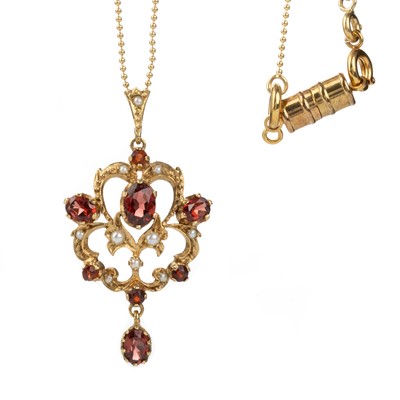 Lot 436 - EDWARDIAN GARNET AND SEED PEARL HOLBEIN ON CHAIN