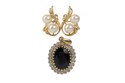 Lot 464 - SAPPHIRE AND DIAMOND PENDANT ALONG WITH A PAIR OF PEARL EARRINGS