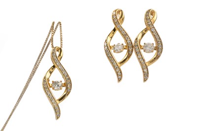 Lot 467 - DIAMOND PENDANT AND EARRING SET