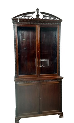 Lot 1421 - EDWARDIAN MAHOGANY BOOKCASE