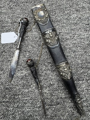 Lot 50 - SCOTTISH OFFICER'S DIRK