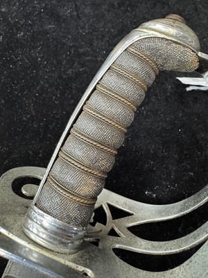 Lot 55 - WWI BRITISH 1827 PATTERN RIFLE OFFICERS SWORD